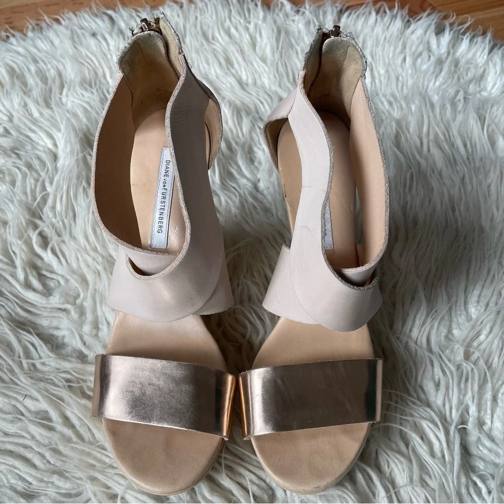 Diane von Furstenberg DVF Rose Gold Pumice Beige Leather Strappy Opal Wedges 8